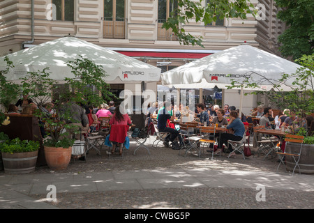 Cafe between Kollwitzplatz and Helmholzplatz, Prenzlauer Berg, Berlin, Germany Stock Photo