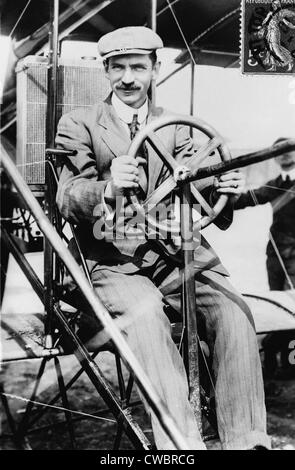 Glenn H. Curtiss (1878-1930), aviation pioneer in his bi-plane, ca. 1910. He was the founder of the Curtiss Aeroplane and Motor Stock Photo