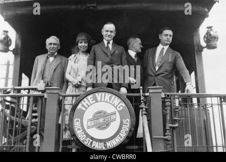 President Coolidge (1872-1933), on whistle stop train tour of Minnesota in 1925. Left to right: Secretary of State Kellogg, Stock Photo