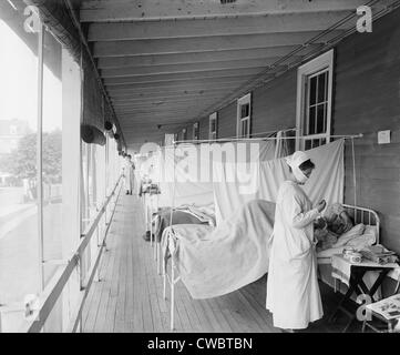 Walter Reed Hospital flu ward during the Spanish Flu epidemic of 1918-19, in Washington DC. The pandemic killed an estimated Stock Photo