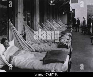 Spanish Flu Epidemic 1918-19. An pneumonia porch at the U. S. Army Camp Hospital in  Aix-les-Bains, France, during the Spanish Stock Photo