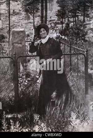 Calamity Jane (Martha Jane Burke) (1852-1903) at the grave of Buffalo Bill in 1900. She claimed to have been briefly married to Stock Photo