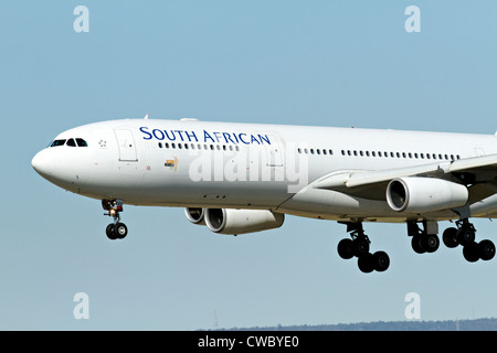 South African Airways Airbus A340-300 on final approach Stock Photo