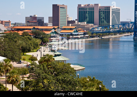 Northbank Riverwalk city park along St. Johns River in downtown Jacksonville, FL Stock Photo