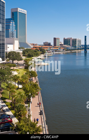 Northbank Riverwalk city park along St. Johns River in downtown Jacksonville, FL Stock Photo