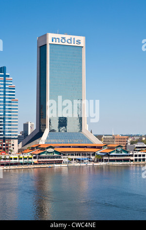 Northbank Riverwalk city park along St. Johns River in downtown Jacksonville, FL Stock Photo