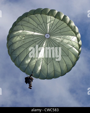 Soldier of the 82nd Airborne descends from a parachute drop over the Klute Drop Zone in Beach Hill West Virginia. Aug. 19 2010. Stock Photo