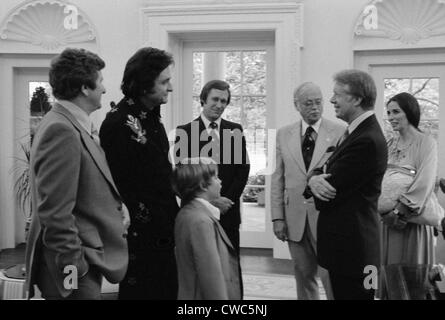 Jimmy Carter with Johnny Cash and his family in the Oval Office. Ca. 1977-1980. Stock Photo