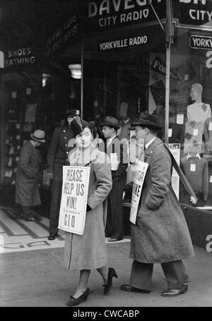 CIO (Congress of Industrial Organizations) striker pickets a store in the Yorkville neighborhood of Manhattan. Dec. 1937. Stock Photo