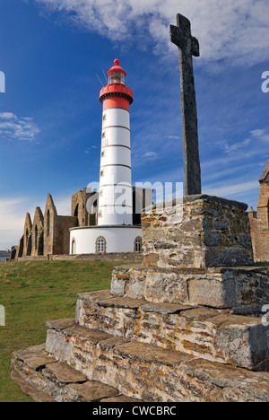 The Pointe Saint-Mathieu with its signal station, lighthouse and abbey ...