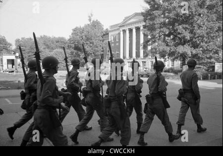 Troops at the University of Alabama. Federalized National Guard kept peace while African Americans, Vivian Malone and James Stock Photo