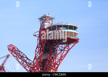 ArcelorMittal Orbit by Anish Kapoor and Cecil Balmond under construction in the Olympic Park East London Stock Photo