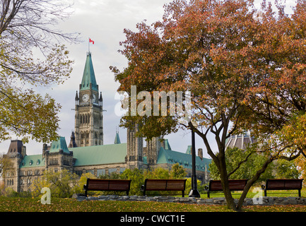 The canadian Parliament seen from park benches in Major's Hill park in Ottawa, Canada. Stock Photo