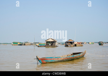 Horizontal wide angle view of the floating houses of Kompong Khleang, the floating village on Tonle Sap Lake in Cambodia Stock Photo