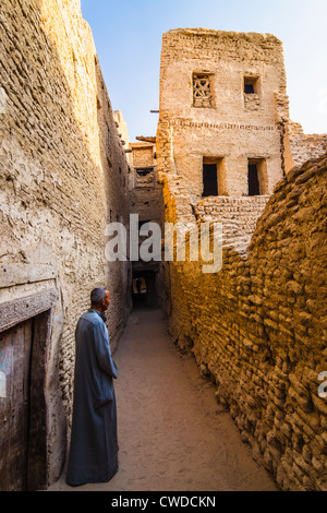 A guard at the ruins of Al-Qasr, Dakhla oasis, Egypt Stock Photo