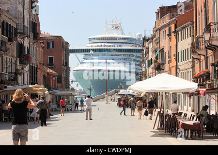 Big cruise ship Crown Princess in Venice, No grandi navi Stock Photo