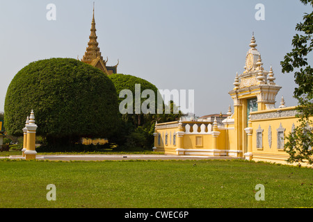 Ornate Gate in the Royal Palace in Phnom Penh Stock Photo