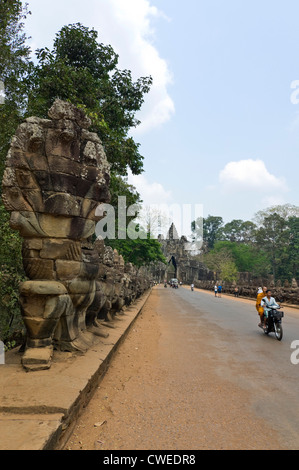 Vertical view of the statues of Gods and Demons flanking the road leading the the Victory Gate at Angkor Thom, Cambodia Stock Photo