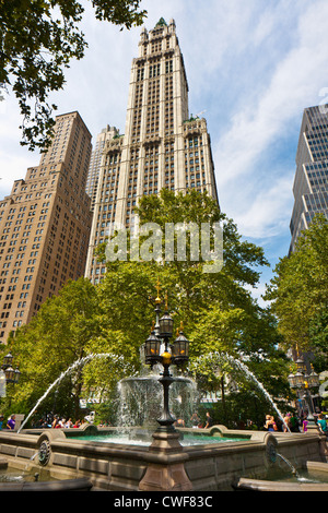 Woolworth Building behind City Hall Park fountain, lower Manhattan, New York City Stock Photo