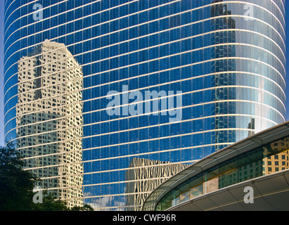 1400 Smith Street Tower, former Enron Center, designed by Cesar Pelli, reflecting another building, skybridge, Houston Texas USA Stock Photo