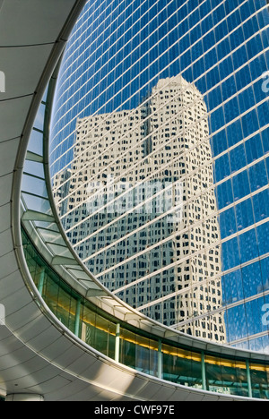 1400 Smith Street Tower, former Enron Center, designed by Cesar Pelli, reflecting another building, skybridge, Houston Texas USA Stock Photo