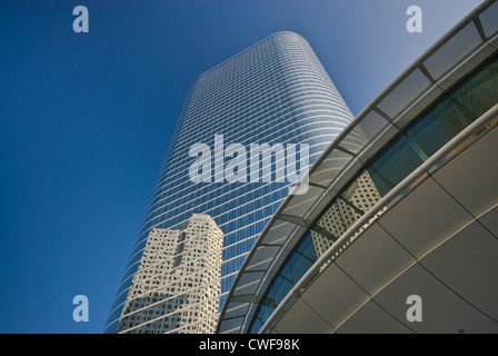 1400 Smith Street Tower, former Enron Center, designed by Cesar Pelli, reflecting another building, skybridge, Houston Texas USA Stock Photo