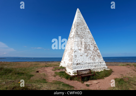 Sea Mark, White Pyramid, Emmanuel Head, Lindisfarne, Northumberland Stock Photo