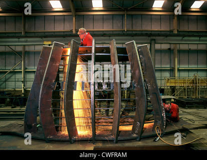 Steelworkers working on the Angel of the North sculpture at a plant in Hartlepool. Stock Photo