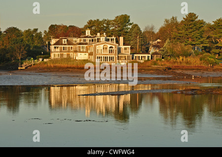 UNITED STATES OF AMERICA, USA, New England, Maine, Kennebunkport, empty hotel with reflection Stock Photo