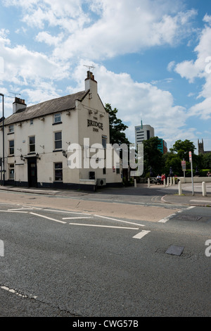 The Bridge Inn St Mary's Bridge Derby with Jurys Inn and St. Mary's Church in the background Stock Photo