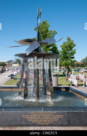 Metal stainless steel sculpture of two swans in Country Artist's Fountain by Christine Lee in Stratford upon Avon Warwickshire Stock Photo