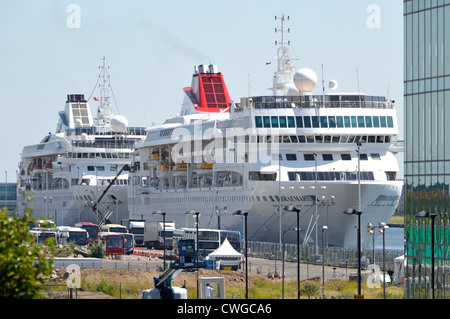 The Fred Olsen Cruise Liner Braemar, moored up along the quayside of ...