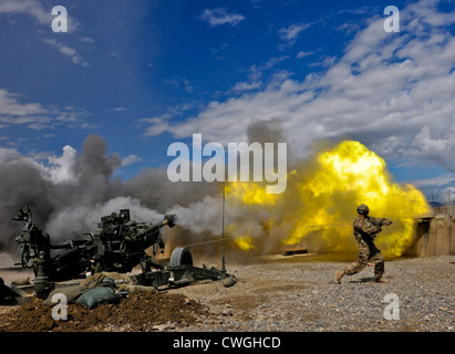 A US Army soldier fires his M-777 155mm howitzer September 3, 2011 in Paktika province, Afghanistan. Stock Photo