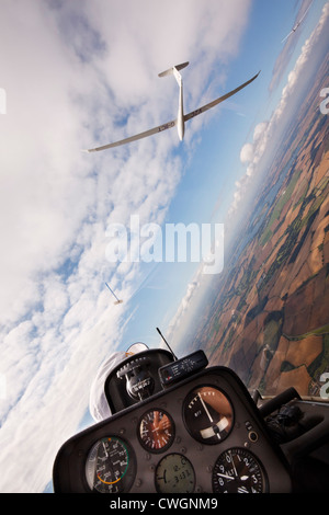 Pilots eye View from the rear seat of a Schempp-Hirth Duo Discus glider, soaring with a Ventus 2CT Stock Photo