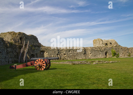 Cannon in Pevensey Castle ruins, East Sussex, England Stock Photo
