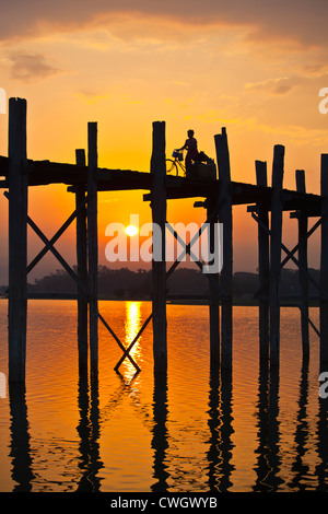 U Bein´s bridge. Taungthaman Lake. Amarapura. Myanmar Stock Photo - Alamy