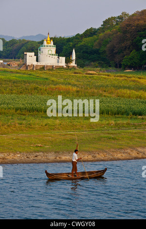 A FISHERMAN on Taungthaman Lake in the early morning hours - AMARAPURA, MYANMAR Stock Photo