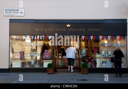 Buckingham Palace Shop opposite Royal Mews in London SW1 Stock Photo