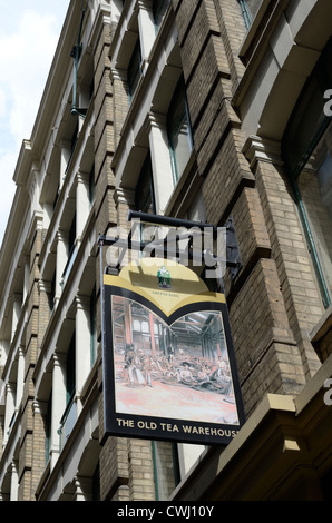 The Old Tea Warehouse pub, Creechurch Lane, City of London, London, England, UK Stock Photo