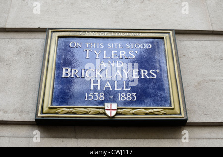 Blue plaque marking the site of the Tylers' and Bricklayers' Hall, Leadenhall Street EC3, London, England Stock Photo