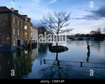 High tide causes flooding along the River Thames and restricts access to riverside pubs and buildings - Richmond upon Thames Stock Photo