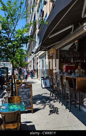 Bar and shops on Boulevard Saint-Laurent in the Plateau Mont-Royal district north of Rue Sherbrook, Montreal, Quebec, Canada Stock Photo