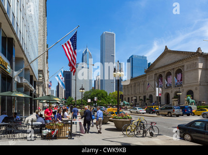 View down South Michigan Avenue with the Art Institute of Chicago to the right, Chicago, Illinois, USA Stock Photo