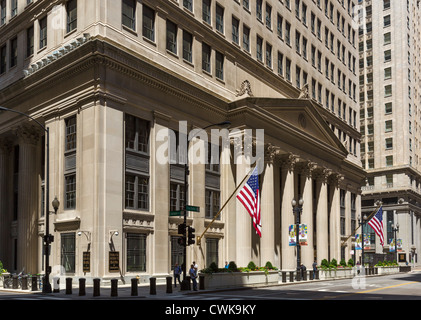 The Federal Reserve Bank of Chicago on La Salle Street, The Loop district, Chicago, Illinois, USA Stock Photo