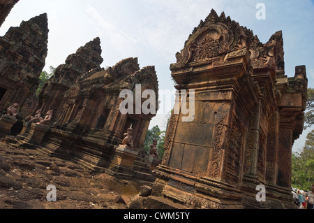 Horizontal view of a library and the mandapa of the sanctuary at Banteay Srei or Bantãy Srĕi at Angkor Thom, Cambodia Stock Photo