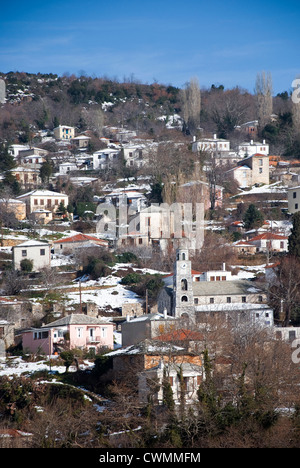 Mountain village Agios Georgios with snowcapped houses in winter (Pelion peninsular, Thessaly, Greece) Stock Photo