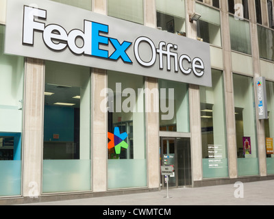 FedEx Office store, Manhattan, New York, USA Stock Photo ...
