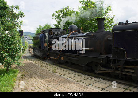 Steam engine leaving porthmadoc on the narrow gauge welsh highland railway Stock Photo