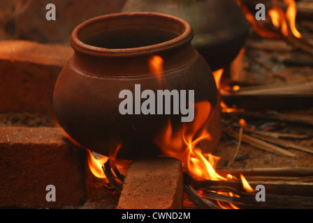 attukal pongala, pongala, trivandrum, chatti, kalam, matka, fire, cooking, stove, urban, urban stove, cook Stock Photo