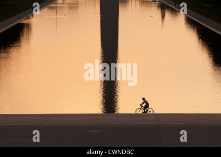Cyclist silhouette in early morning light - Washington monument reflecting pool Stock Photo